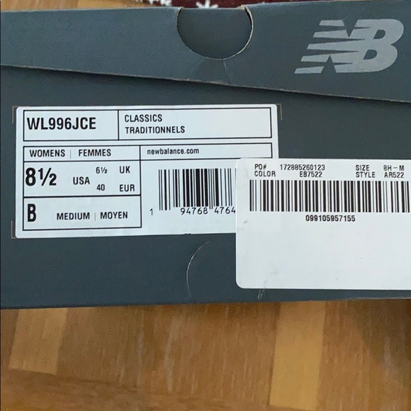 Classic Traditional New Balance Sneakers - Picture 3 of 4